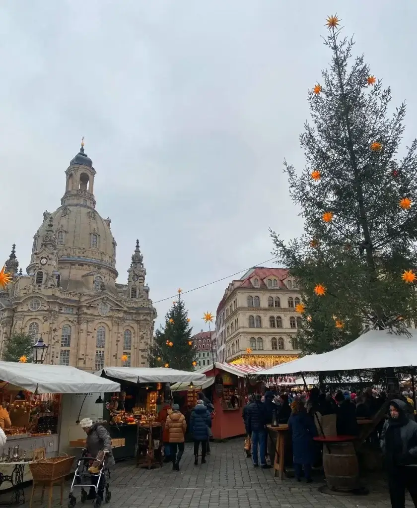 A view into the Christmas Market on the Neumarkt in front of the Frauenkirche.