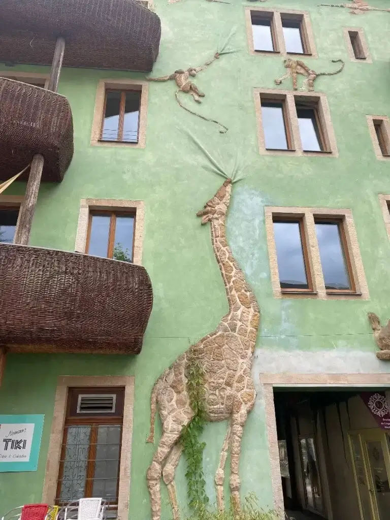 Giraffe in the Kunstpassage, a fun place for kids when visiting Dresden.